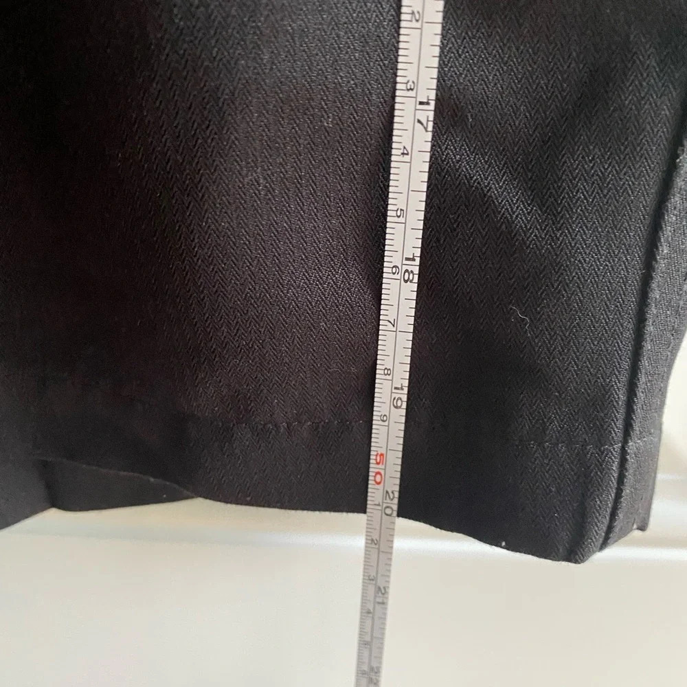 Dockers Women’s Pleated Relaxed Fit Shorts Black - 9” Inseam 34” Size Waist - Picture 5 of 6